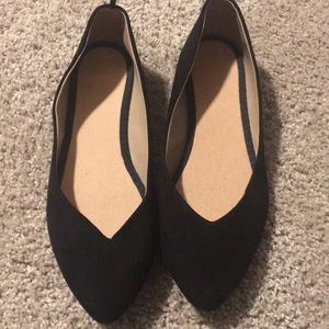 Black pointy toe flats suede